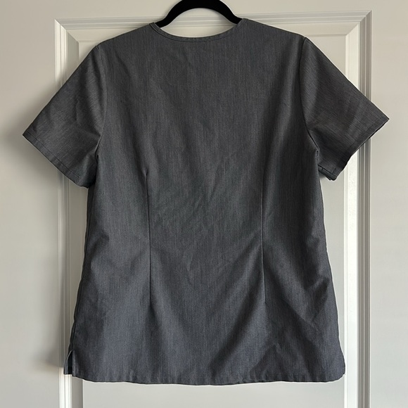 FIGS Women's Catarina One-Pocket Scrub Top - Picture 2 of 4